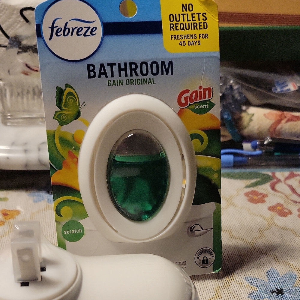 Febreze Bathroom Air Freshener - Green Lot